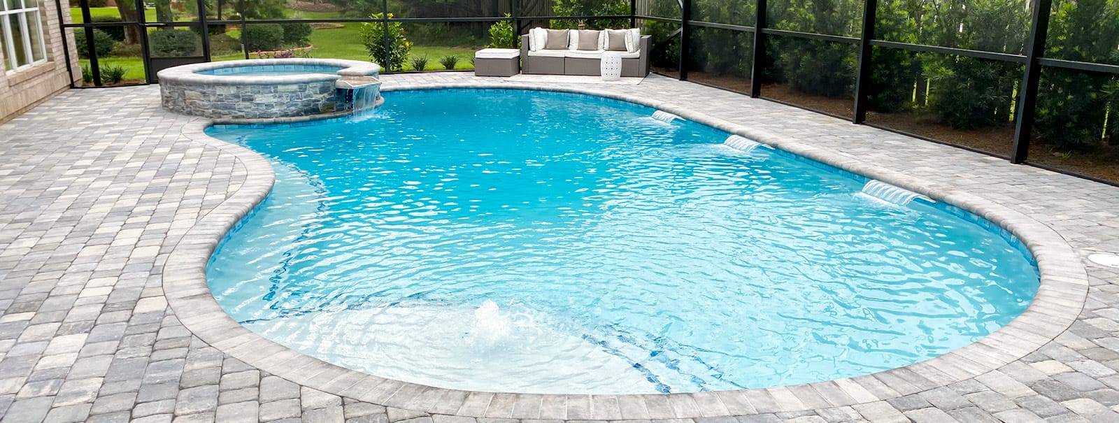 Gunite pool with water features in Jacksonville.