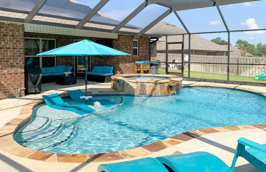 Naples gunite pool & spa and lanai in screenroom.