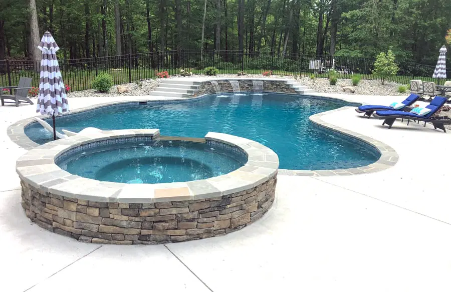 Custom spa on gunite pool in Leesburg, Virginia.