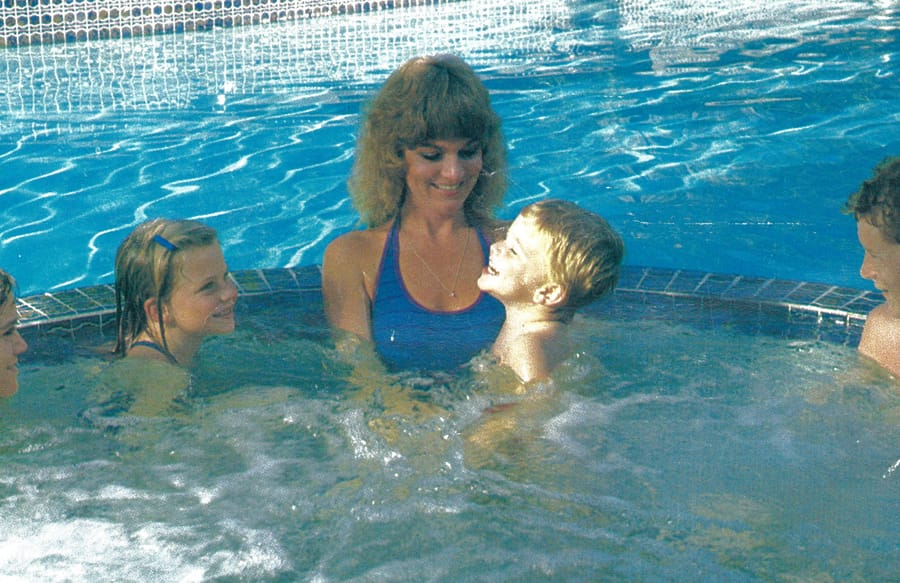 1980s-era mom with two young children in spa.